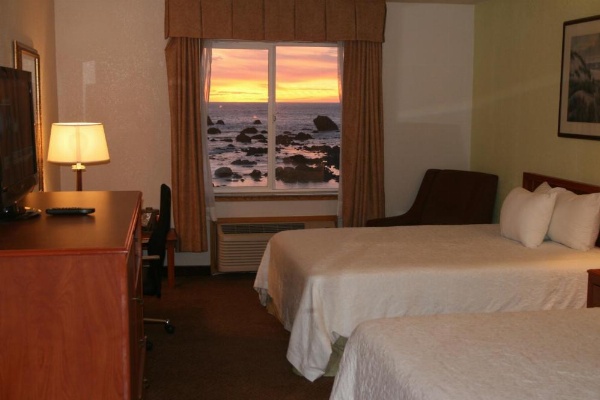 Oceanfront Lodge image 15