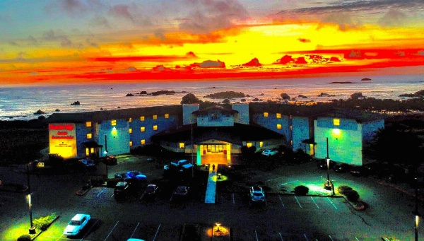 Oceanfront Lodge image 2